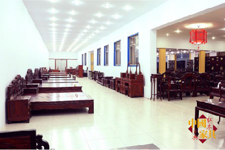 2按類擺放的家具，讓購物者可以更直觀地進(jìn)行比對(duì)