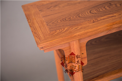 17、仿制后的小案，彰顯出明式家具特有的點、線、面自然交合的&ldquo;形線之美&rdquo;。_副本