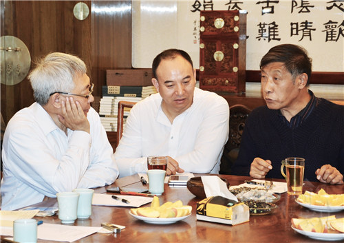 02研討會現(xiàn)場（右一胡德生、右二袁劍君、右三趙夫瀛_看圖王(1)