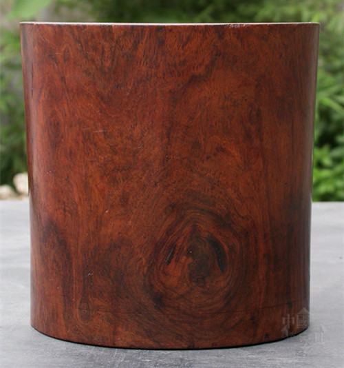 2簡素的黃花梨筆筒，追求靜穆_副本_副本